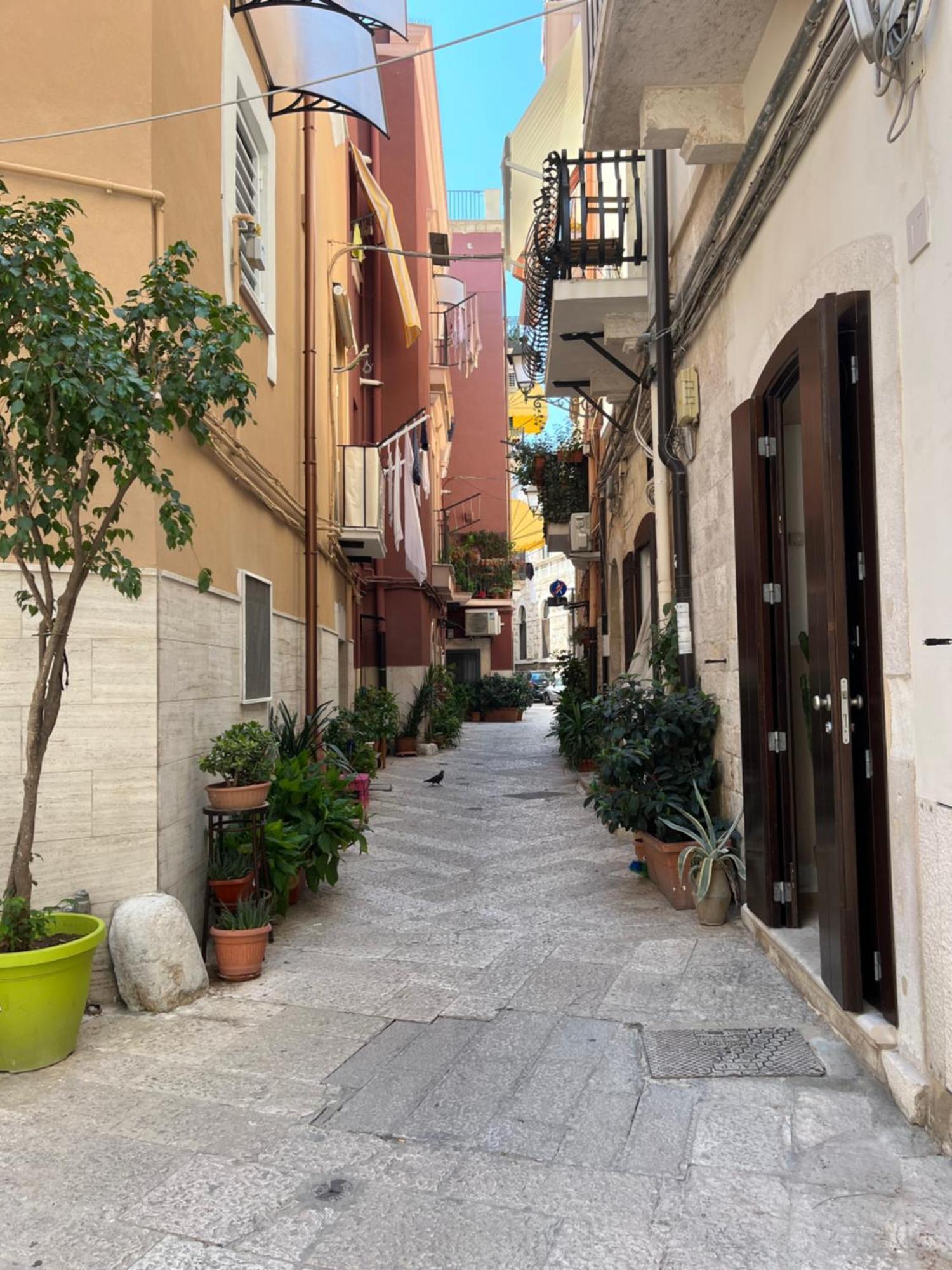 Ground Stone Apartment Bari Ngoại thất bức ảnh
