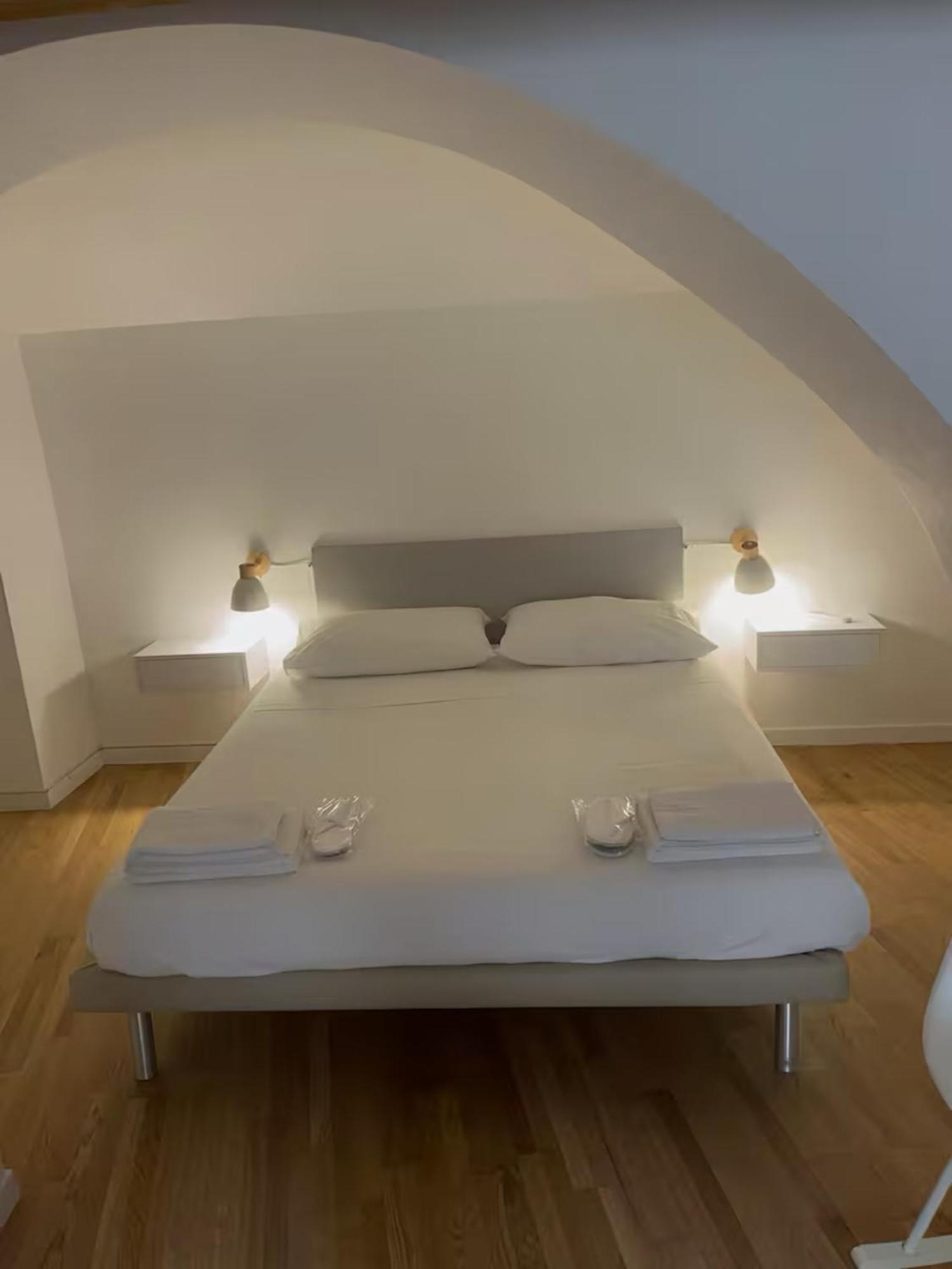 Ground Stone Apartment Bari Ngoại thất bức ảnh