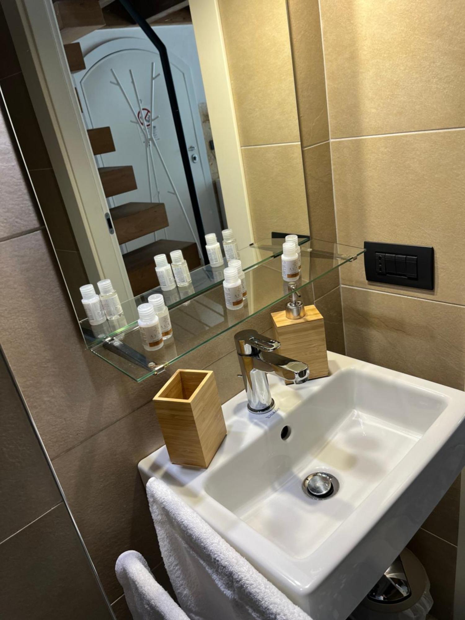 Ground Stone Apartment Bari Ngoại thất bức ảnh